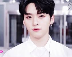 Lee know (리노) birth name: Lee Know Stray Kids Gif Leeknow Straykids Blowkiss Discover Share Gifs