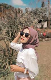 Memilih kacamata wanita berhijab ala santri pontren com model kacamata untuk wajah bulat berjilbab, model wajah hati bagi wanita berjilbab dalam memilih kacamata bagi wanita dengan dahi yang lebar memiliki tulang pipi yang tinggi serta dagu yang meruncing bisa dimasukkan dalam bentuk. Photoshoot Trend Hijab Casual Fashion 2020 Pakaian Pantai Gaya Wanita