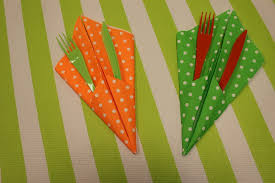 La feuille pliage de serviettes etalmag. Tuto Pliage De Serviette Porte Couverts Mesa Bella Blog