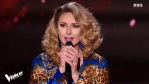 La transformiste avait repris kid d'eddy de pretto, une prestation très émouvante, où elle a pu montrer l'étendue de sa puissance vocale. Leona Winter Premiere Drag Queen Candidate De The Voice Fait Sensation