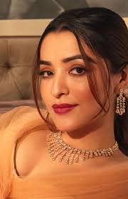 Buy Gold & Diamond Engagement Jewellery Online For Your Special Day