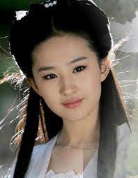 Sau khi nổi tiếng với vai tiểu long nữ, nhan lưu diệc phi thử vai tiểu long nữ khi mới 16 tuổi. Hi Sinh Ä'ong Cáº£nh Nong Tao Báº¡o LÆ°u Diá»‡c Phi Váº«n Bá»‹ Che La Binh Hoa