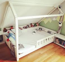 Bett Das Fertig Fur Inzwischen Ist Nichtmehrganzsokleinen Ubrigens Unseren Das Bett Fur Unseren Nic Kinder Zimmer Kinderschlafzimmer Bett Kinderzimmer