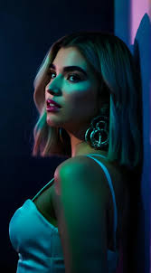 Talkie Profile Dua Lipa