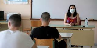 Αναστολή έναρξης λειτουργίας των δημοσίων σχολείων λόγω υψηλών θερμοκρασιών. Ti 8a Ginetai Me Toys Ma8htes Poy Den Forane Maska Sta Sxoleia News