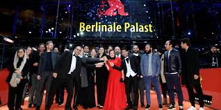 Doch die berlinale lockt auch die internationale prominenz an. Filmfestival In Berlin Berlinale Wegen Corona Verschoben Taz De