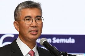 Jun 29, 2021 · kuala lumpur, june 29 — malaysia's hope for a strong economic rebound will likely be dented by strict curbs imposed under phase one of the national recovery plan, datuk seri tengku zafrul abdul aziz conceded today. Tengku Zafrul Appointed As Coordinating Minister For Malaysia S National Recovery Plan The Edge Markets