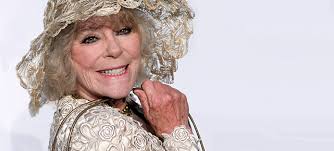 Elke sommer war schon fast dreizehn jahre alt, als sie ihr erstes kleid bekam. Elke Sommer Comeback Eines Ex Sex Symbols