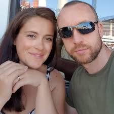 Hi does anyone have black matt kitchen cupboard doors . Really like them  but wondering if they just show water marks and you have to keep wiping  them .