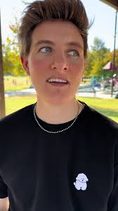 The never ending ice cream truck song. #hottogochappellroan #icecream  #icecreamtruck #chappellroan