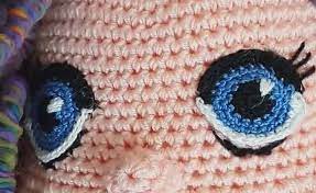 merhaba hanimlar bugun sizlere amigurumi ahu bebek goz nasil orulur ve orulurken dikkat edilmesi gereken noktalari anlatacagiz orgu orme bebekler tig isleri