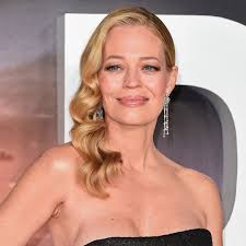 Star Trek: Picard's Jeri Ryan slams foray into franchise as 'worst hour of  TV I've ever seen' |