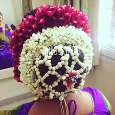 Nothing Better Than Vintage Floral Hair Jewellary Hairbymitali Maharashtrianhair Hairinspira Floral Hair Bridal Hair Accessories Vintage Hairstyles