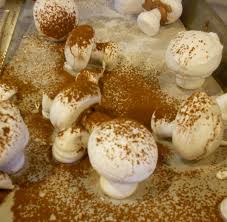 Meringue Mushrooms For Buche De Noel Meringue Mushrooms Xmas Desserts Stuffed Mushrooms