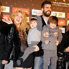 Piqué aparece con la cara totalmente cubierta de pintura, no deja de sonreir, abraza a sus hijos a un lado a milán y en el otro horóscopo hoy sábado 3 de octubre 2020 predicciones de carmen briceño según tu signo zodiacal. Shakira Pique Milan Sasha Shakira Shakira And Gerard Pique Shakira Style