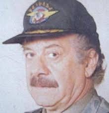 Antes de los reflectores, antes de los aplausos, Michael Clarke Duncan  cavaba zanjas en Chicago para pagar las cuentas. Su imponente figura lo  hacía parecer indestructible, pero quienes lo conocieron sabían la