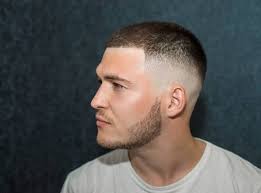 L’effetto bagnato è un must per i look con riga e lo confermano anche fabio salsa e franck provost. Come Scegliere Il Taglio Piu Adatto Di Capelli Per Uomo Style Taglio Capelli Uomo Tagli Capelli Ricci Corti Lunghi E Di Tendenza