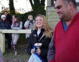 Tête en l'air pour mieux s'échapper par les fenêtres ouvertes sur l'imaginaire, c'est ce que propose, dès ce vendredi 8 juin, avec un vernissage en fanfare (au propre comme au figuré), la 7e édition d'accroch'coeur. Poney Club Du Mengam Il Faut Avoir Le Coeur Bien Accroche