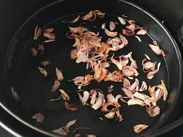 Bawang goreng kerap dipakai dalam sajian sup, nasi uduk, nasi goreng, ditaburkan ke pangsit sebagai hiasan, dan dicincang dan ditambahkan ke adonan bakso. Rahsia Bawang Goreng Walau Guna Setitik Resepi Air Fryer Facebook