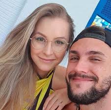 This name uses portuguese naming customs: Atitudes Sao Abusivas Diz Psicologa Sobre Casal Carla Diaz E Arthur A Gazeta