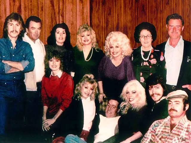 Dolly Parton's Siblings: All About the Country Legend's 11 Brothers and  Sisters