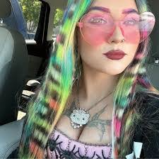 Rachel Hackler's Instagram, Twitter & Facebook