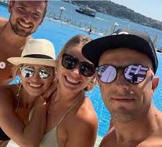 Artur sobiech (born 12 june 1990) is a polish footballer who plays as a striker for polish club lechia gdańsk. Dwie Seksowne Polskie Wags Tula Sie Czule W Stambule Splecione Ciala W Bikini Zdjecia Super Express