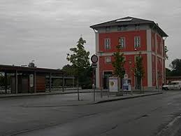 It is about 5 km and only a few minutes ride. Wasserburg Inn Bahnhof Wikipedia