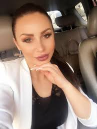 Marina Fara lë pas historitë e këqija, fejohet zyrtarisht me biznesmenin 40  vjeçar