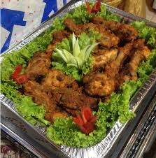 Namun, biasanya yang menjadi daya tarik hantaran dalam pernikahan adalah kua ataupun makanan tradisional dibandingkan makanan modern yang sekarang ini mudah ditemukan di beberapa tempat. Seserahan Lamaran Marshadiany