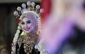 Baleomol adalah marketplace yang mempertemukan orang yang sudah mempunyai produk (supplier) dan orang yang tidak mempunyai produk (dropshipper) untuk dijual kembali ke platform lain walaupun tanpa harus stok produk. Meski Berhijab Dan Tanpa Paes 8 Inspirasi Pengantin Jawa Ini Layak Kamu Coba