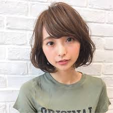 人気サロンから この冬おすすめの最新ヘアスタイルをピックアップ アラサー女子にぴったりマッチする ショート ボブスタイルをお届けします カワイイ 髪型 太い髪 ボブ ゴージャスなヘアスタイル