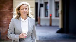 'ik heb enige tijd geleden een operatie gehad aan mijn bijholtes. Minister En Vicepremier Kajsa Ollongren Wil Geen D66 Leider Worden Nos