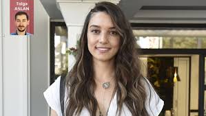 Born 14 january 1993) is a turkish actress. Damla Colbay Beyaz Atli Prensimi Bekliyorum