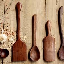 Kamupun tidak perlu keluar rumah. Jangan Lewatkan Rekomendasi 10 Peralatan Dapur Dari Kayu Cantik Dan Lebih Aman Untuk Masakan Anda