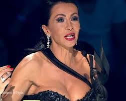 Mihaela era la inceputul anilor '90 o tanara in plina ascensiune, dornica de distractie. Detaliul Care TrÄƒdeazÄƒ Varsta Mihaelei RÄƒdulescu Nu Mai Pare Atat De TanÄƒrÄƒ Click Mobile