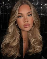 Tabitha Potter's Instagram, Twitter & Facebook