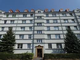 Großzügige grünflächen und parks sind hier nie fern und bieten erholungssuchenden wie sporttreibenden entsprechende rückzugsmöglichkeiten. 2 Zimmer Wohnung Zu Vermieten Roderauer Str 48 01127 Dresden Pieschen Nord Trachenberge Mapio Net