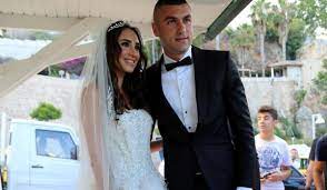 İstem yılmaz da eşini onayladı. Burak Yilmaz Ile Eski Esi Istem Atilla Ilk Kez Goruntulendi