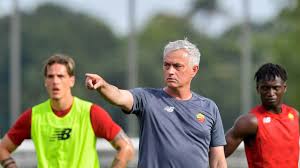 Werbung in der vergangenen saison löste dean henderson zwischenzeitlich david de gea als stammtorhüter von manchester united ab. Il Primo Allenamento Diretto Da Jose Mourinho All As Roma Youtube