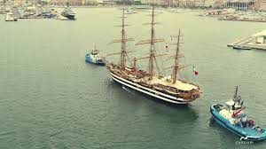 È stata varata il 22 febbraio 1931 ai cantieri di castellammare di stabia. L Arrivo In Porto Della Nave Scuola Della Marina Militare Amerigo Vespucci A Cagliari Youtube