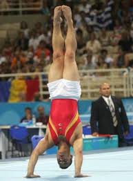 Publicado el 16 septiembre 2020 16 septiembre 2020 jorgetorres9121 como en cámara lenta, la gimnasta gira por el aire, soltando y agarrando la barra horizontal en un movimiento tan impresionante como desafiante a la gravedad. 57 Ideas De Gymnastics Hombres En 2021 Hombres Gimnastas Atleta