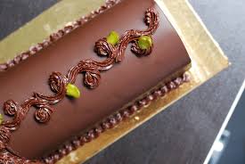 J'ai réalisé un biscuit viennois au chocolat, léger et très moelleux, il est particulièrement adapté aux roulés. De Belles Recettes De Buches Au Chocolat A Realiser Pour Les Fetes De Noel