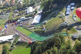 Wieso braucht man für ein schispringen 2 kommentatoren? Die Anlage