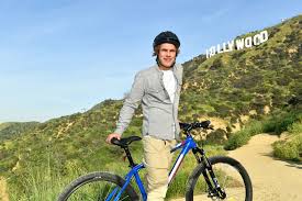He is 33 years old as of this year, and unknown is his real name. Bild Zu Remo Schulze Das Traumschiff Los Angeles Bild Remo Schulze Filmstarts De