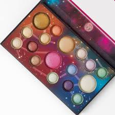 Pin By Eni Sotelo On Makes In 2020 Bh Cosmetics Eyeshadow Highlighter Makeup