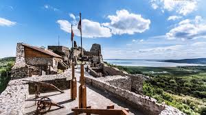 So befindet sich eine ungewöhnliche turmruine. Burgfestival In Szigliget Wunderbarerbalaton De