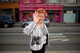 Laat ze zich in het echt ook mevrouw heeft iemand eigenlijk ooit een andere foto van mevrouw leemans gezien? I2acimouh Zygm