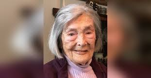 Kelley Carver's Instagram, Twitter & Facebook