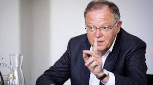Es dürfte nicht nur bei stichproben an den flughäfen bleiben. Regierung Hannover Weil Will Ministerprasidentenkonferenz Zu Corona Vorziehen Politik Sz De